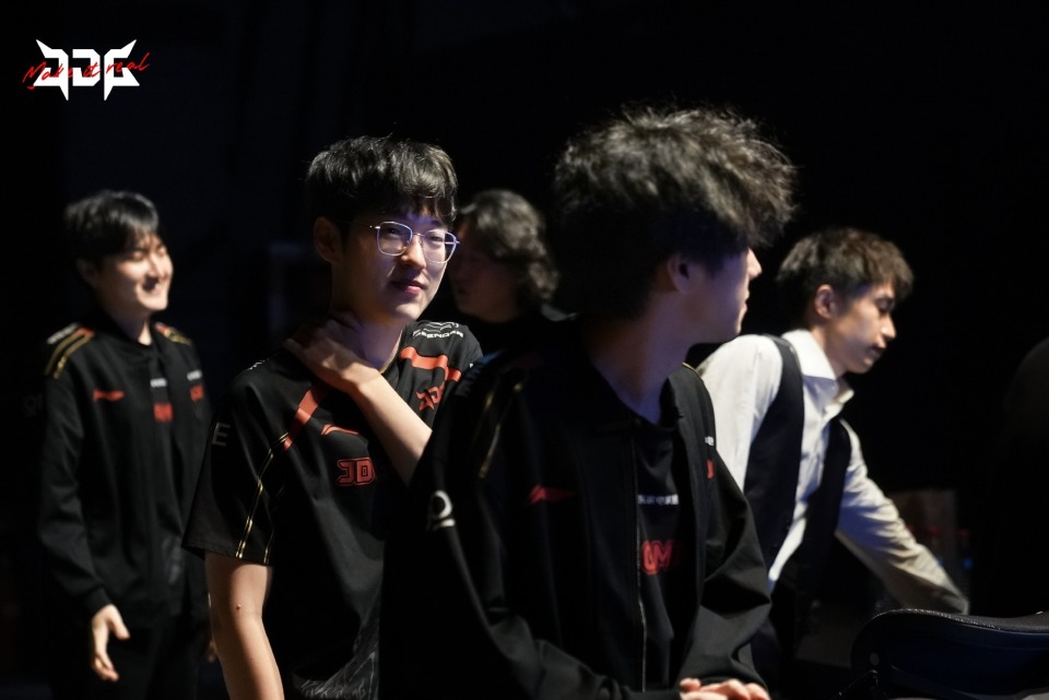 开云电子登录-Scout重返赛场，爆冷首场状态出色，TES观众沸腾！再创辉煌时刻-开云电子登录